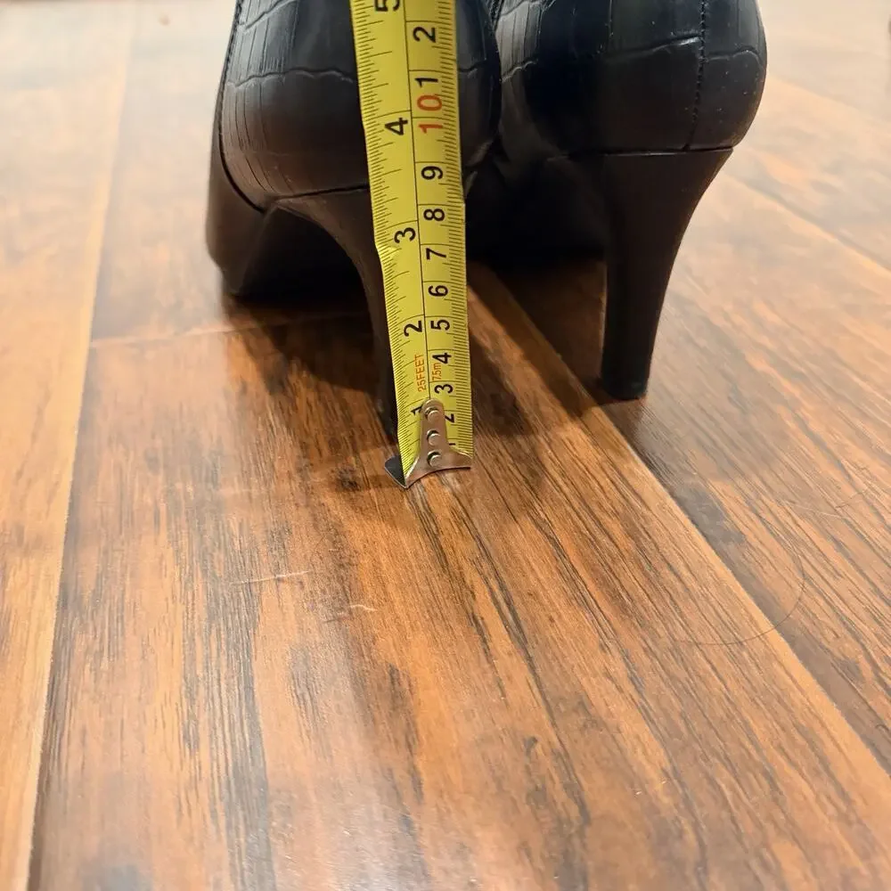 Clark’s Collection Women’s Black Ankle Booties Size 8.5 Zip High Heel Classic